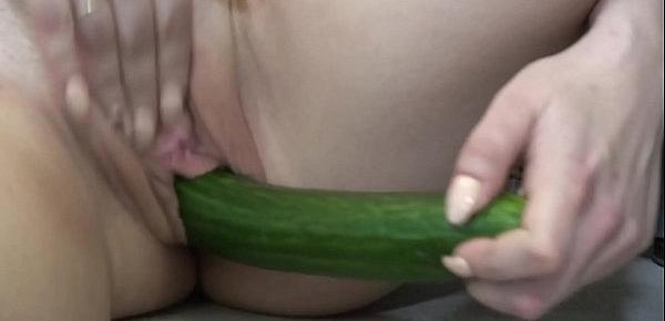  Solo girl, Jane used a cucumber to masturbate, in 4K